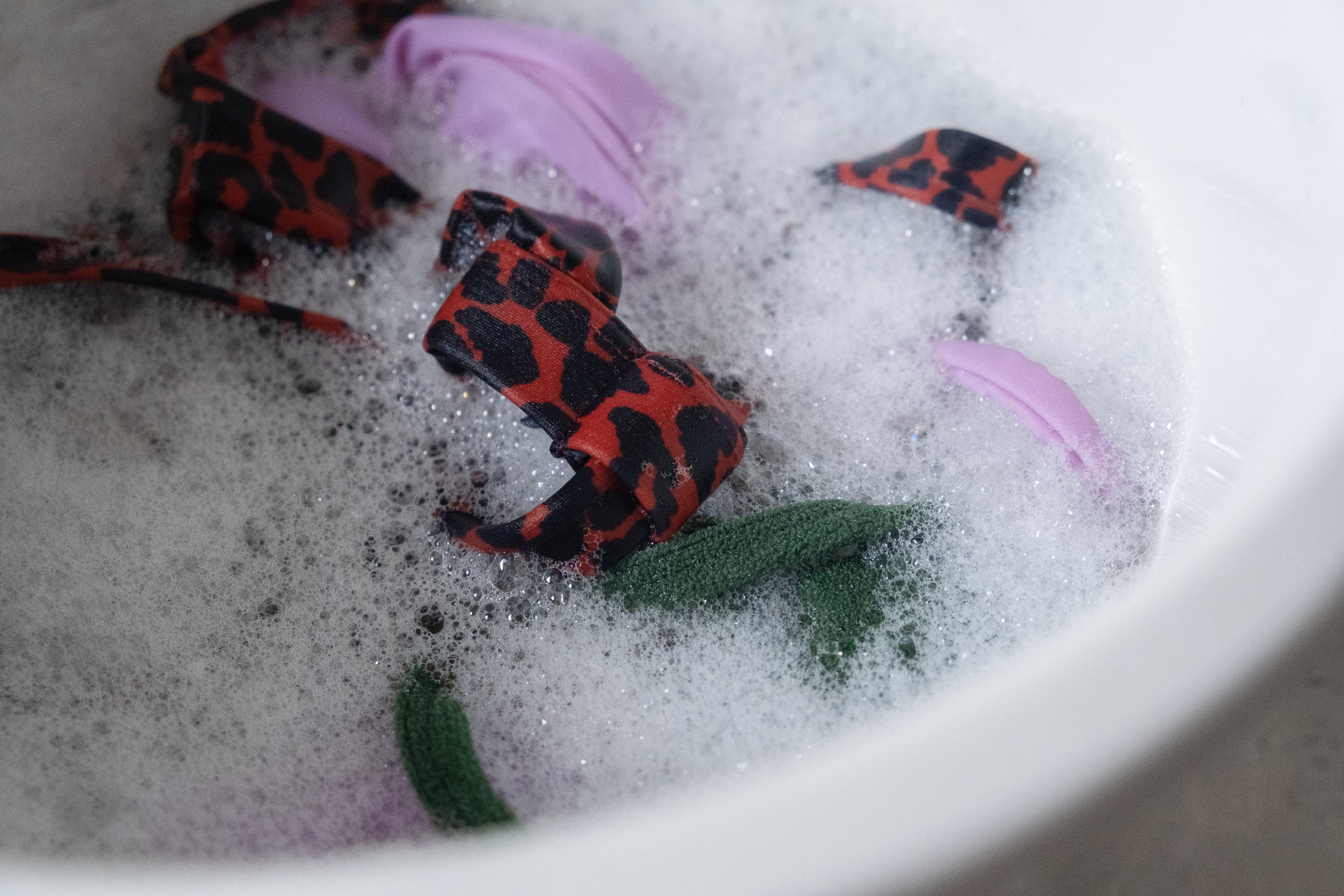 Bademode pflegen: 5 Tipps, wie es richtig geht mit bluu