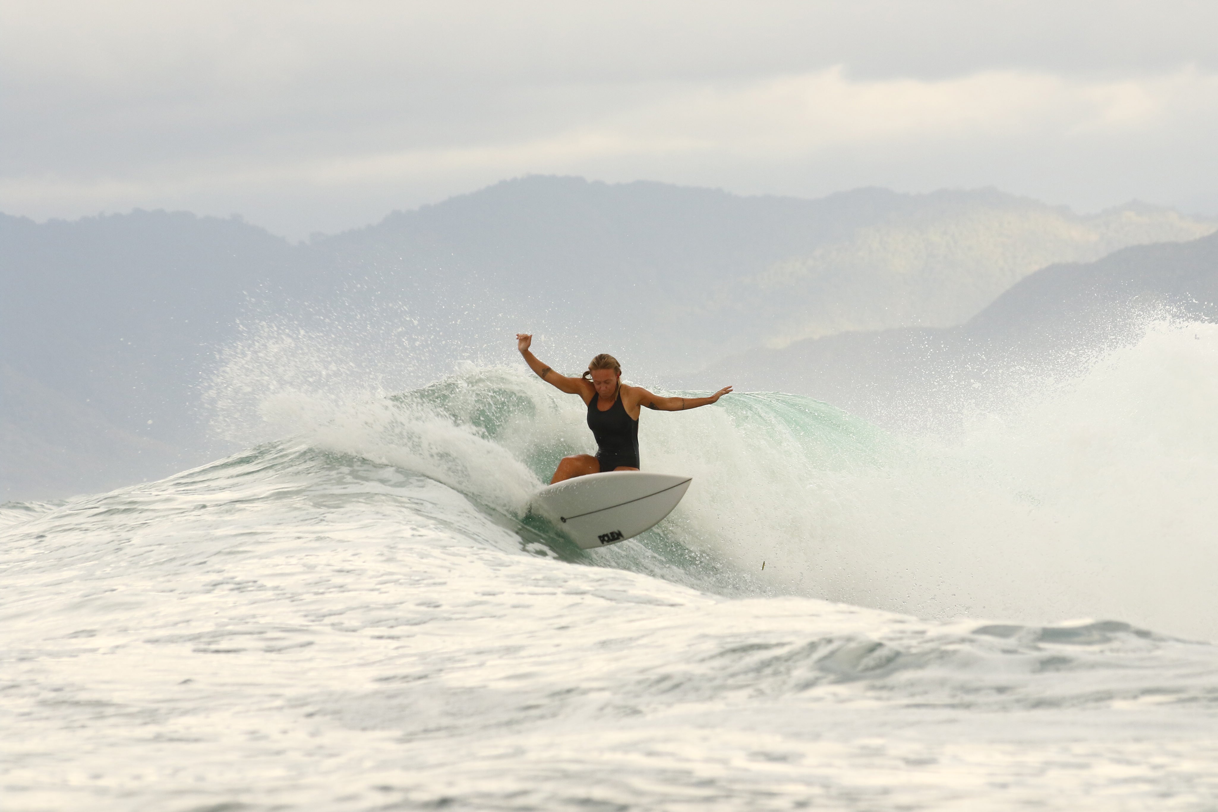 Schwarze Surf Bikinis