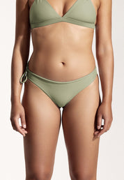 Surf Bikini Hose „Mako“ in Salbeigrün