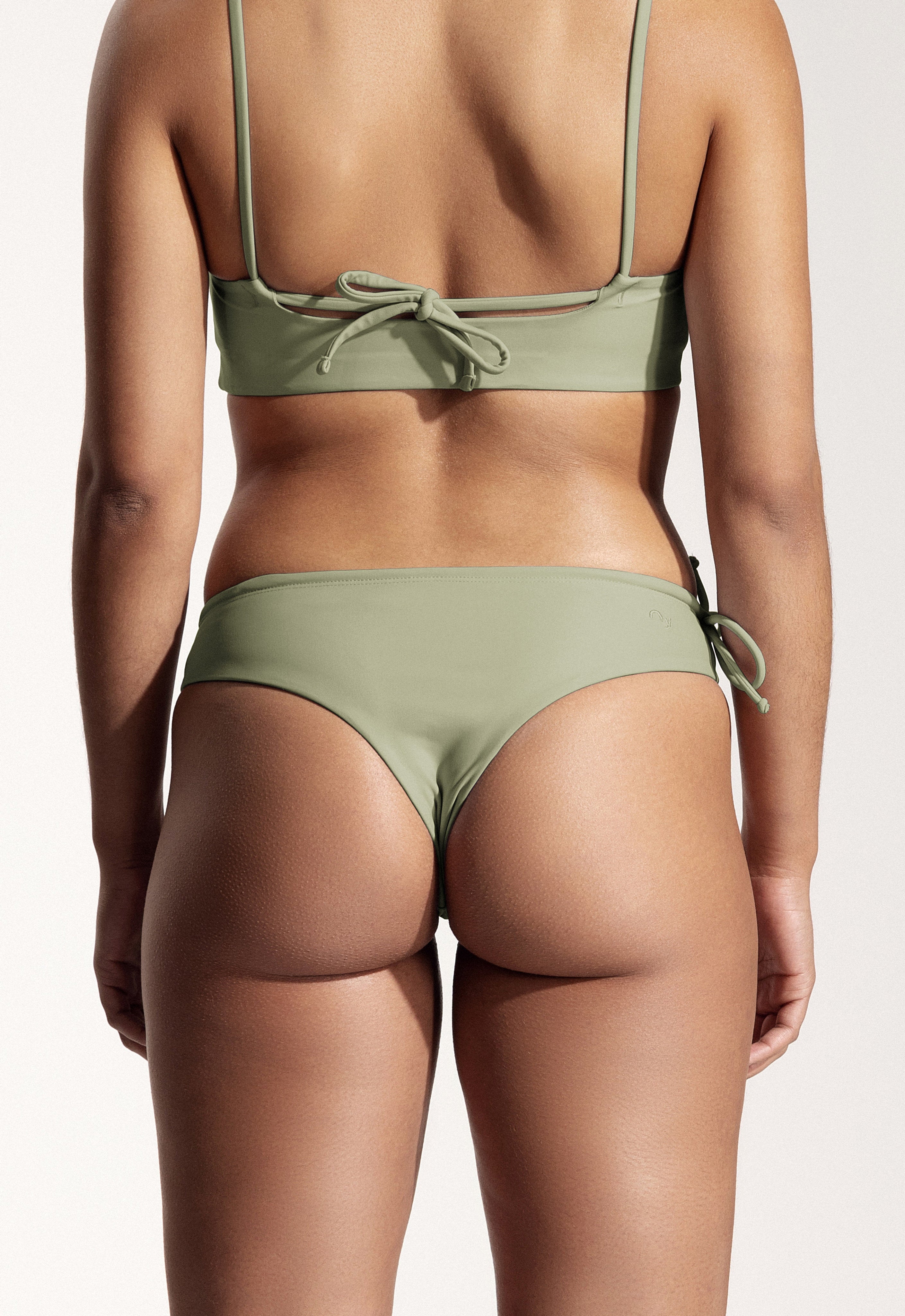 Surf Bikini Hose „Tope“ in Salbeigrün