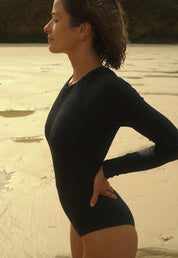 Surfanzug „Orfe“ in Schwarz gerippt