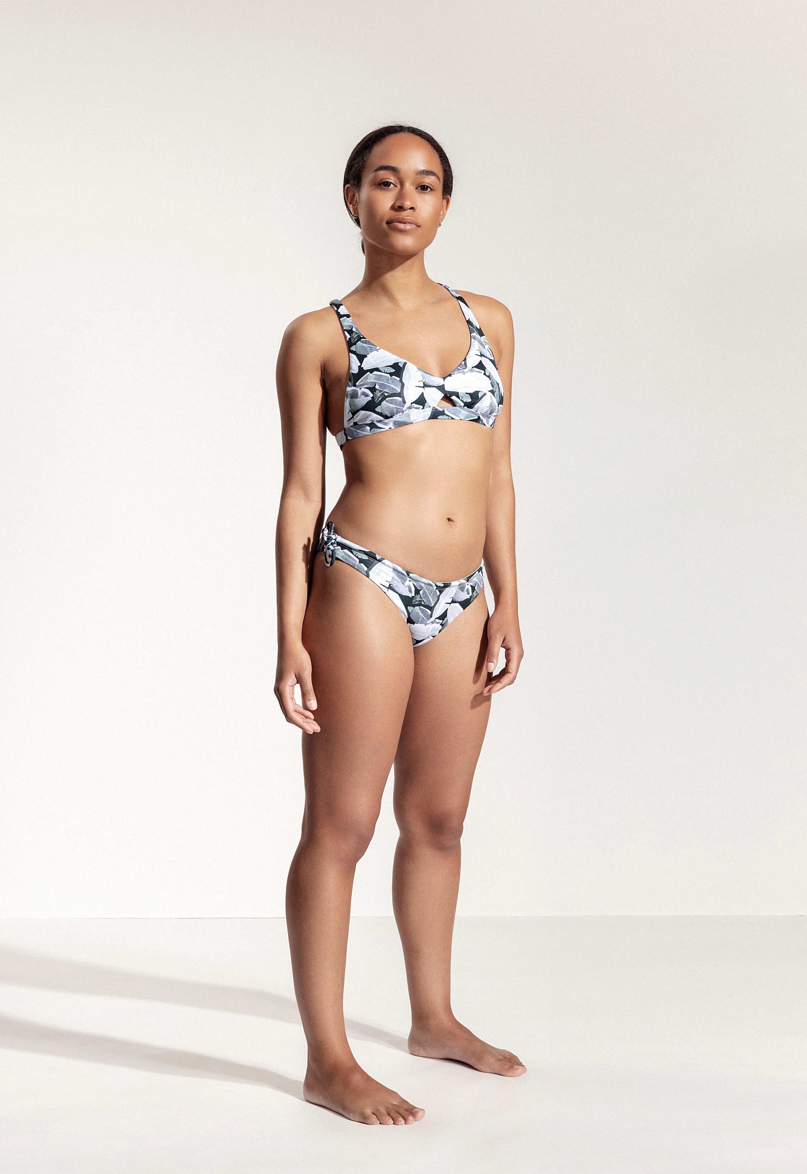 Surf Bikini Oberteil „Coho“ mit grünem Blattmuster 4